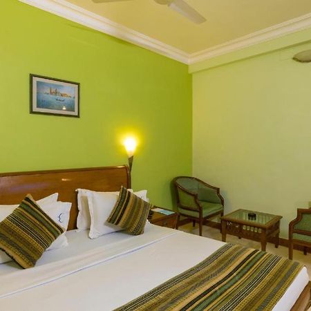 Crescent Park Hotel Madras Buitenkant foto