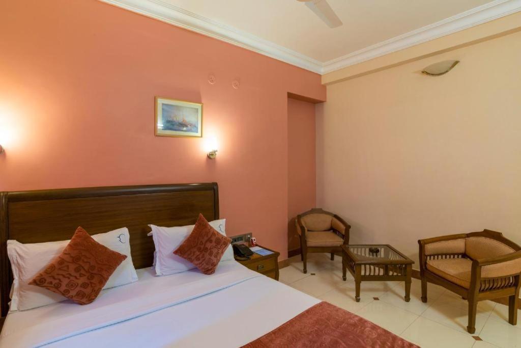Crescent Park Hotel Madras Buitenkant foto