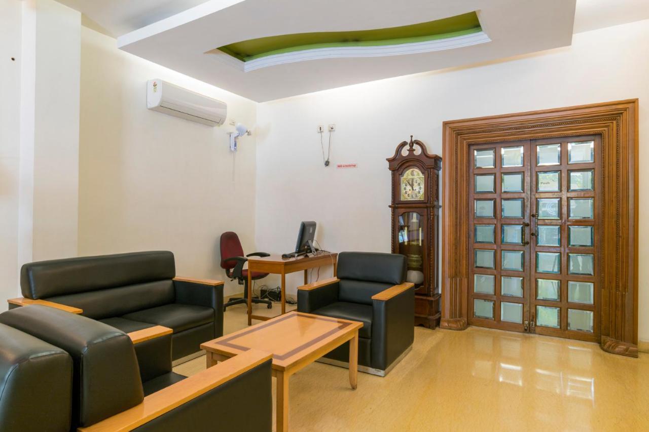 Crescent Park Hotel Madras Buitenkant foto