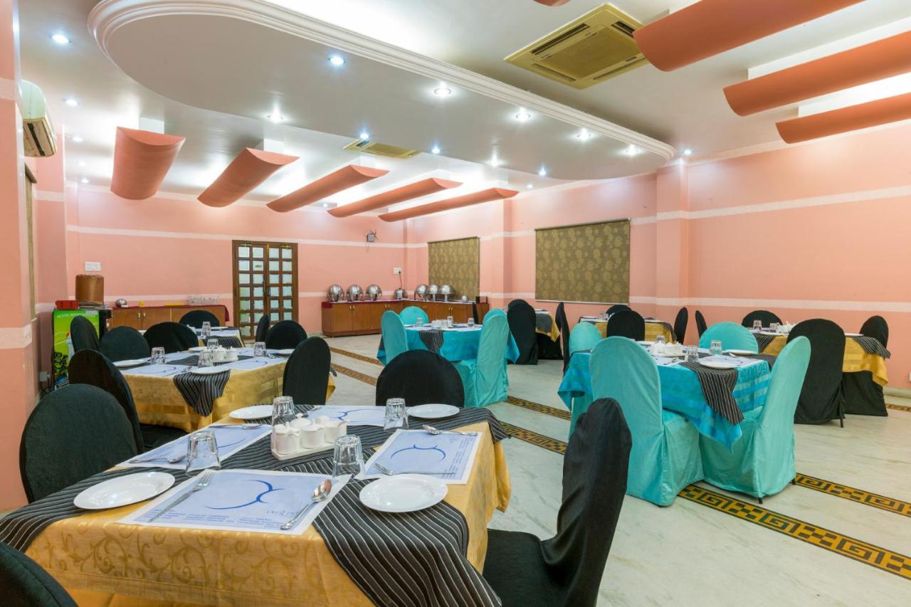 Crescent Park Hotel Madras Buitenkant foto