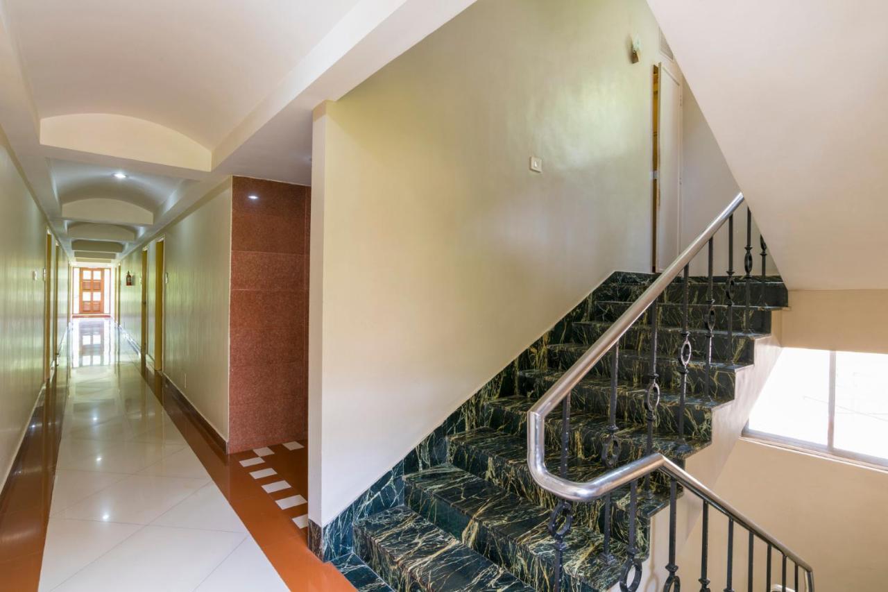 Crescent Park Hotel Madras Buitenkant foto