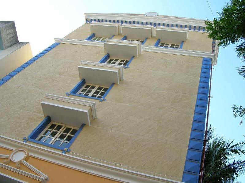 Crescent Park Hotel Madras Buitenkant foto