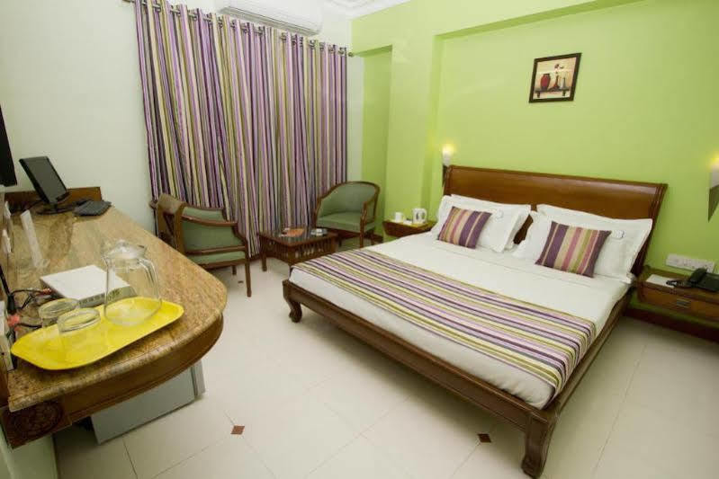 Crescent Park Hotel Madras Buitenkant foto